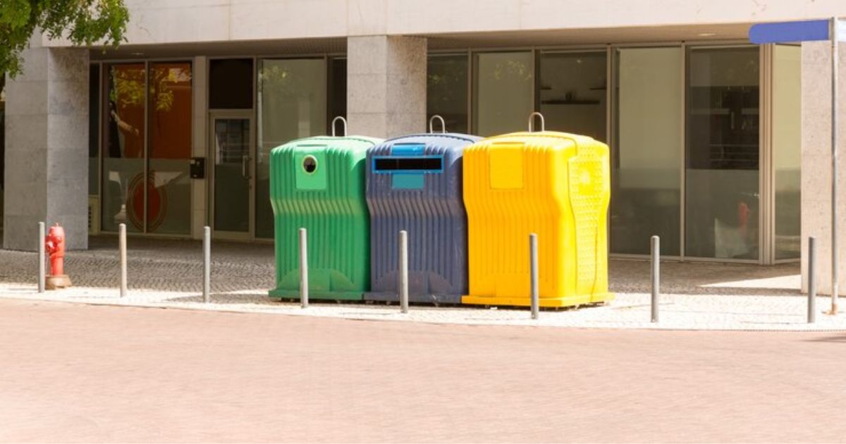 Trash Can Distribution in Residential Areas