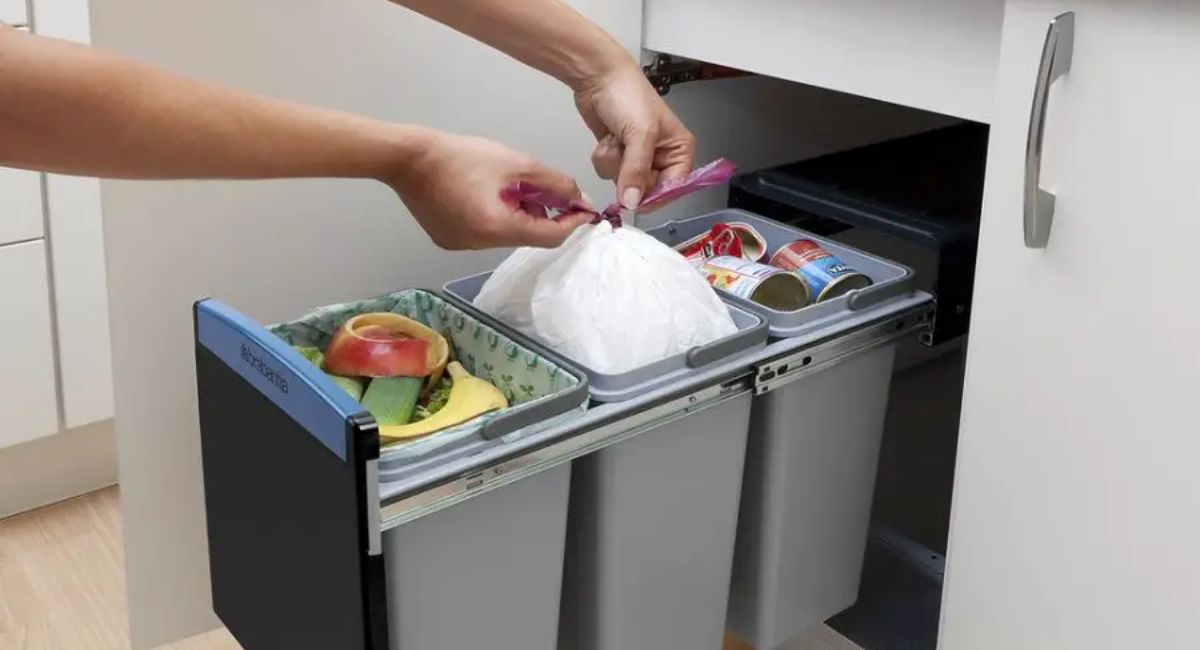 Where-to-put-a-trash-can-in-a-small-kitchen